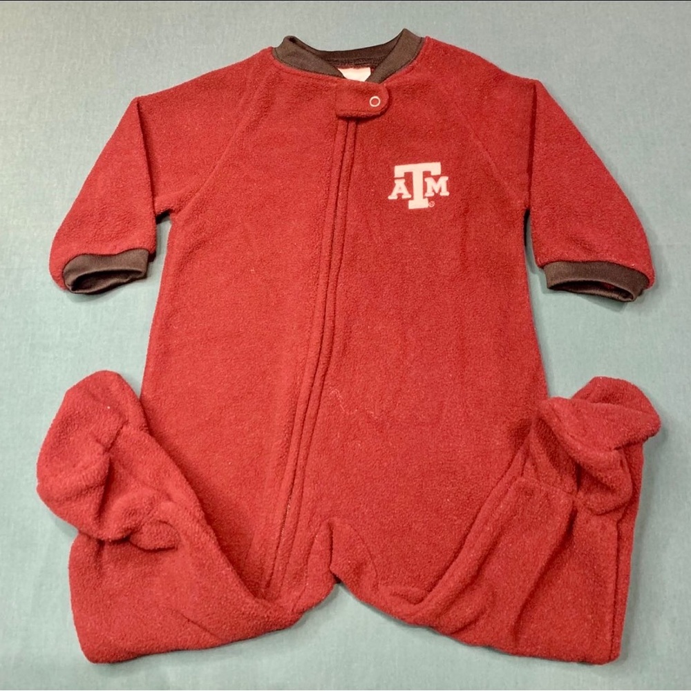 ✨Infants Rivalry Threads Burgundy Sherpa Texas A&M Onesie ✨